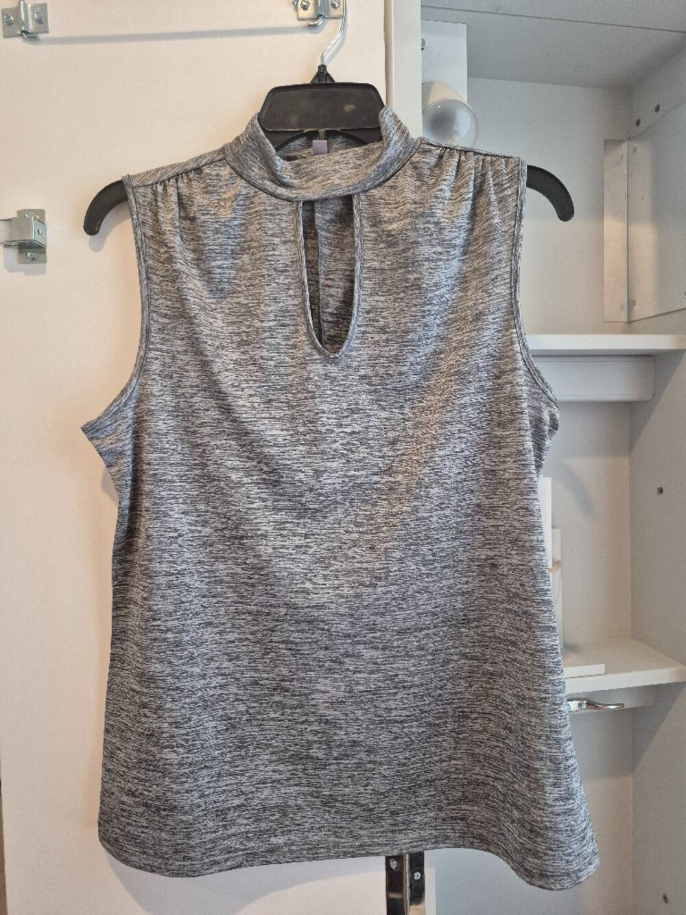 Jennifer Lopez Gray Marled Mock Neck Keyhole Sleeveless Top Size Medium